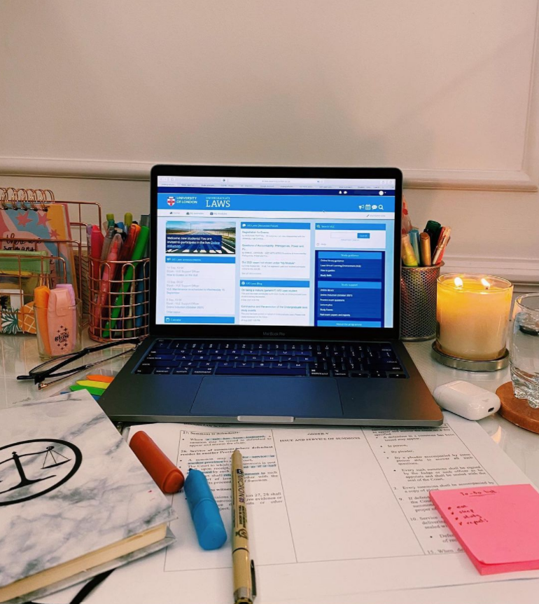 LondonU's tweet photo. If you have a weekend of studying ahead of you, why not take inspiration from this student’s desk and get your #UoLStudySpace ready for a productive few days? Show us where you work by posting a picture and we may share it! https://t.co/a147ambJXn