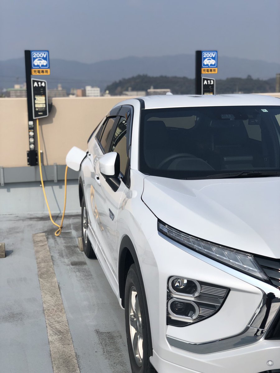 ytrh2003's tweet photo. 納車からの初充電。まだカードが来てないのでイオンのWAONで充電しました。これから楽しみます。#三菱自動車　#エクリプスクロス  #PHEV #イオン松江 https://t.co/HkCB7lIO5J