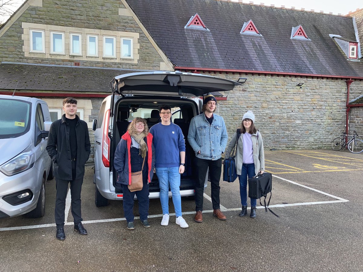 ChwythbrennauCB's tweet photo. Ar y ffordd! Mae #chwythbrennauCBCCD yn teithio i @wellscathedralschool @musicatwells i berfformio #GranPartita #mozart ochr yn ochr gyda disgyblion Wells heno yn @cedarhallwells https://t.co/dWcBPW0zhq