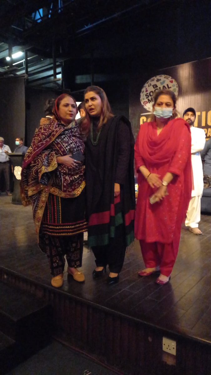 KausarBibi5's tweet photo. At Arts council Now adi @ShaziaAttaMarri ada @fkkundi https://t.co/iSiz50PPaj