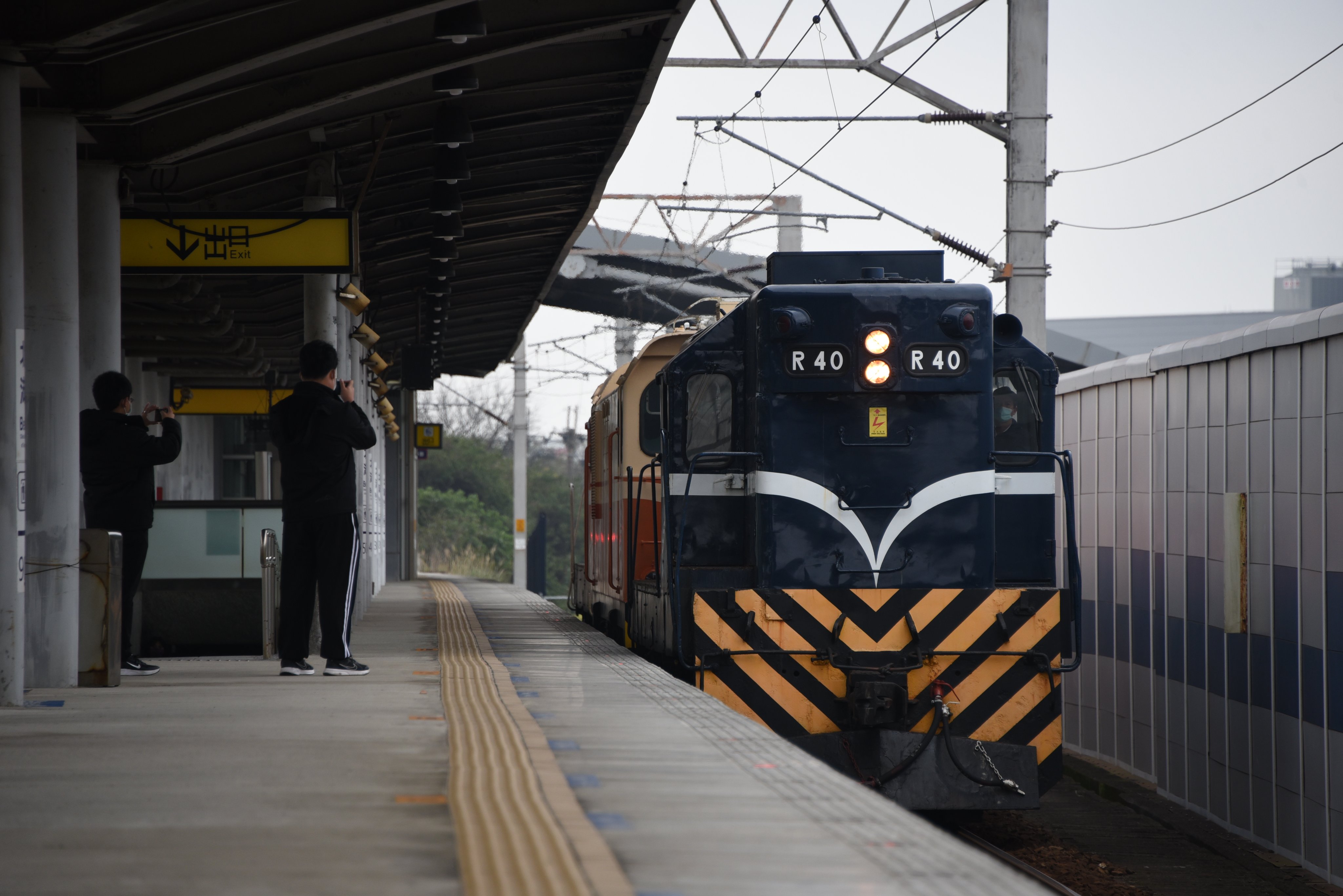馬松on Twitter 22 02 26 8712次e101回送e100電力機車台鐵第一台電車 1976 北湖竟然直接通過 初次見面只有短短1分鐘 E100 T Co U7iw0owrfj Twitter