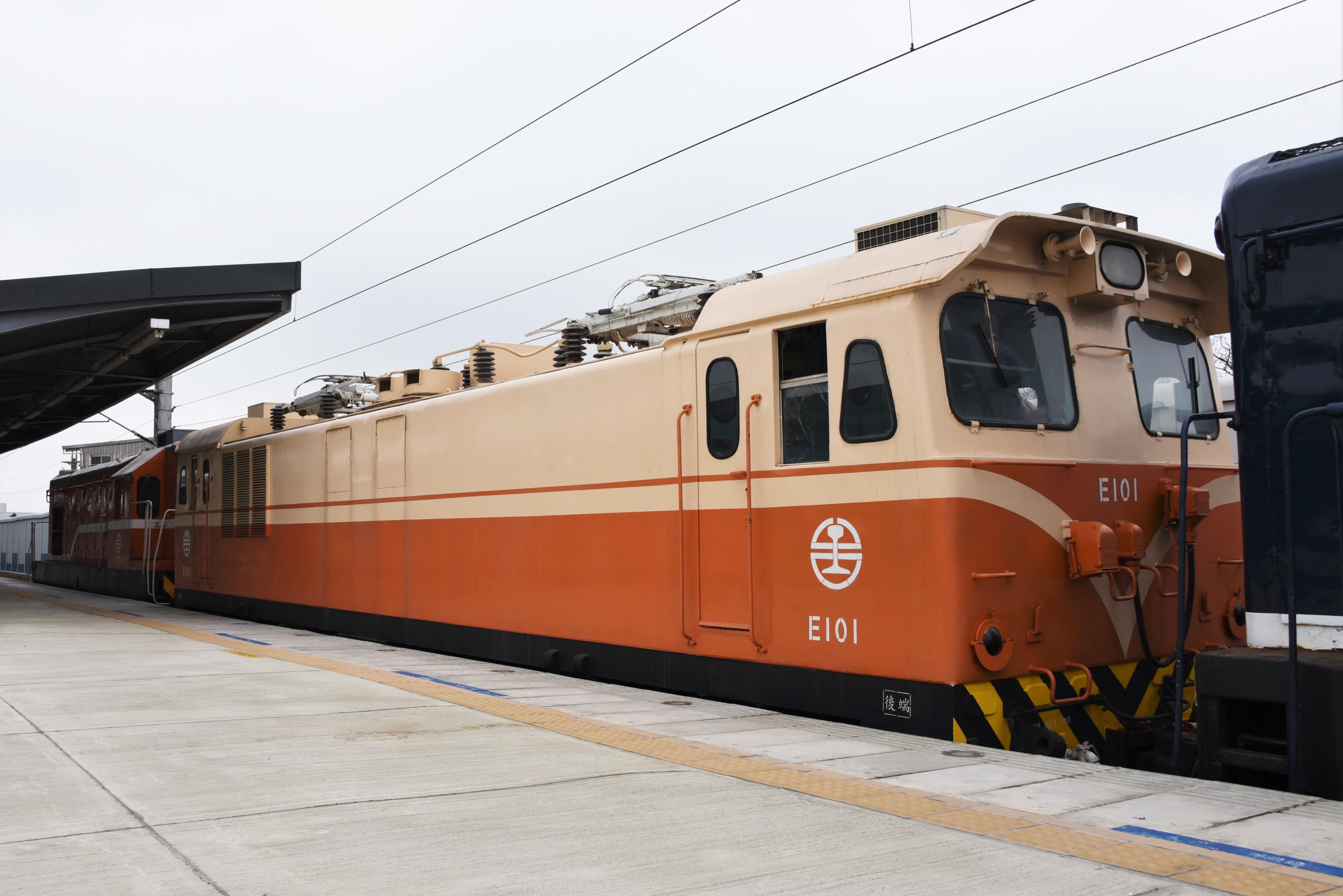馬松on Twitter 22 02 26 8712次e101回送e100電力機車台鐵第一台電車 1976 北湖竟然直接通過 初次見面只有短短1分鐘 E100 T Co U7iw0owrfj Twitter