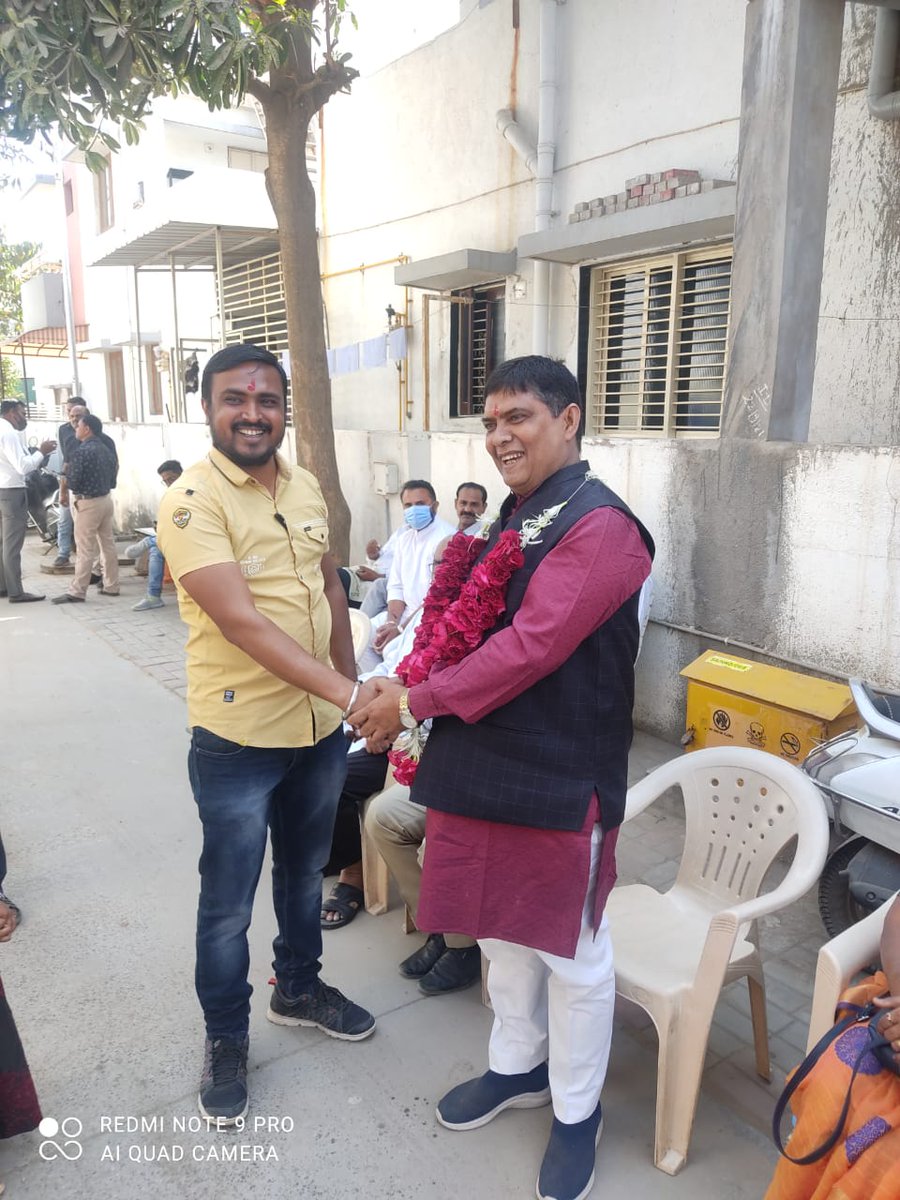 ivipulpatelbjp's tweet photo. નરોડા વ્રજ રેસીડેન્સી ની  આજુબાજુની સોસાયટી ના  મેઇન રોડ નવો બનાવવાનું ખાત મુહૂર્ત આજરોજ કરેલ https://t.co/NIXp7ZuHdd
