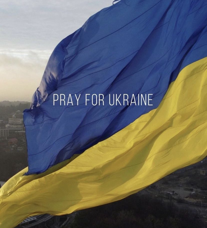 IamDelnazzIrani's tweet photo. Absolutely heartbreaking to see what’s happening in Ukraine right now. 
I pray for everyone that has to go through this travesty, may god give them strength 🙏🏼🤍 #Ukraine #PeaceNotWar #PrayForUkraine https://t.co/jDrMj0aebN