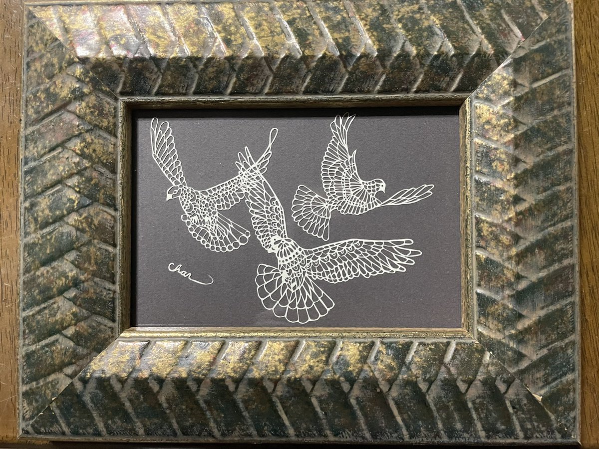 4ohw1JFg09AGZ7U's tweet photo. Wishing for peace!
#peace #平和を願います #PaperCuttingArt #PaperCutouts #切り絵 https://t.co/Ses7jzKdcs