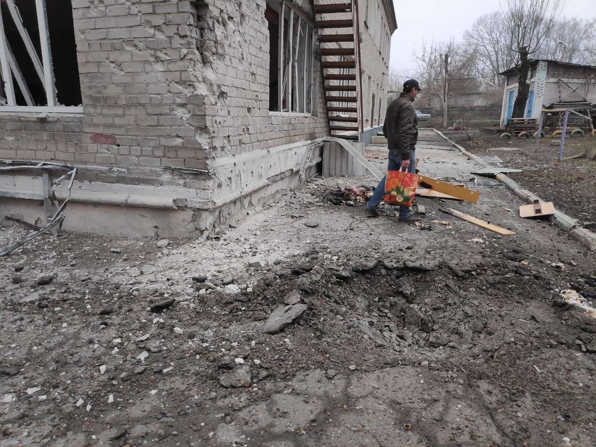 Short_DPR's tweet photo. 📸 Глава администрации Донецка: «ВФУ продолжают карательную операцию против детей Донбасса. Детский сад № 251 в Киевском районе Донецка (ул. Буслаева, д. 35а)» https://t.co/2jCfqfAXAb