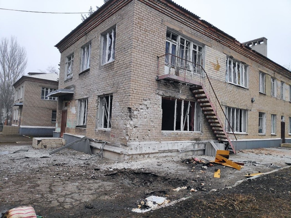 Short_DPR's tweet photo. 📸 Глава администрации Донецка: «ВФУ продолжают карательную операцию против детей Донбасса. Детский сад № 251 в Киевском районе Донецка (ул. Буслаева, д. 35а)» https://t.co/2jCfqfAXAb