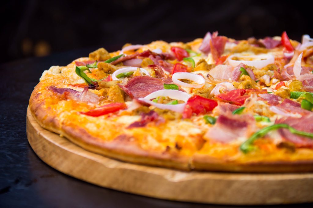 PizzaGoUG's tweet photo. Nothing compares to pizza...🍕😋

For all your orders, DM or call 0780 262 230/0759 945 442.
#pizza #pizzago #pizzalover #weekend #saturday https://t.co/mbpCYb4Ota