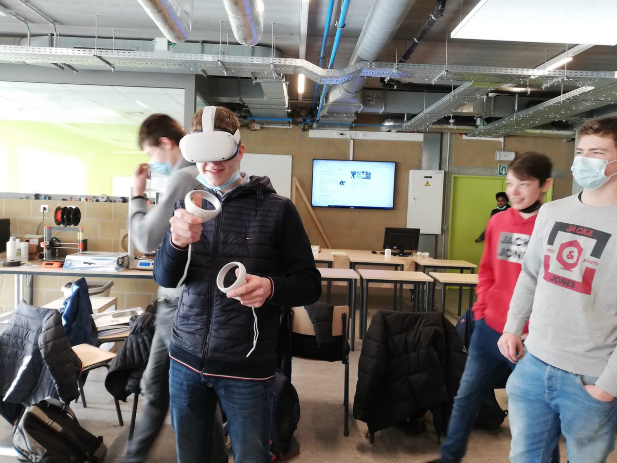 VtiTorhout's tweet photo. PROJECTWEEK 3e graad doorstroming - Augmented reality

Workshop 3D-scannen &amp; 3D-brillen gerealiseerd met de steun van @provinciewvl via het #flankerendonderwijs- project @PilotAR: hoe voeg je info/data toe aan #live en/of (in)direct beeld🤔

#pilotAR #AR #AugmentedReality #3D https://t.co/aFiHpQad1D