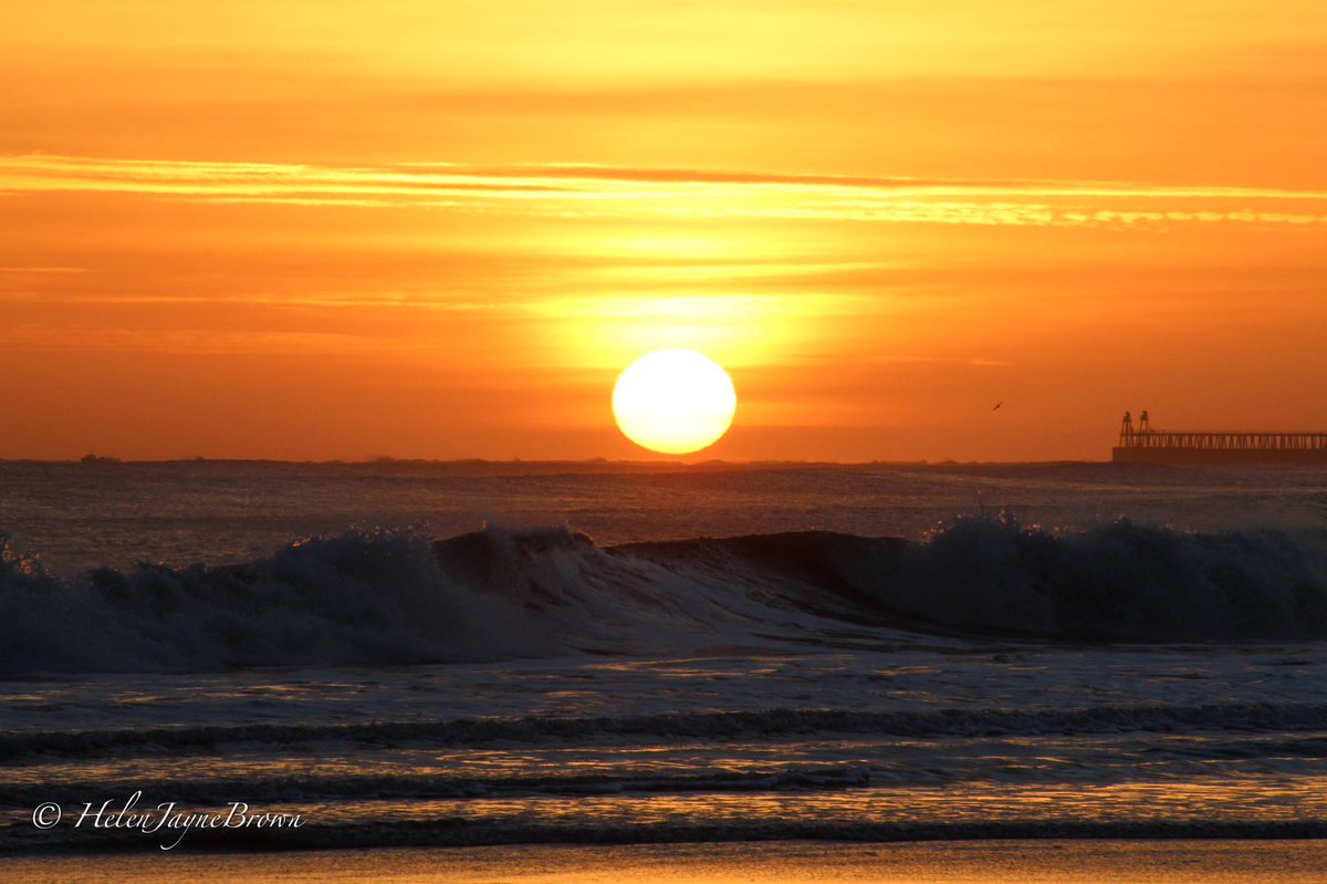 helenofwhitby's tweet photo. Sunrise This Morning🔥🌊
No filters or edits. Nice start to Saturday. Have a fab day🧡
#sandsend #saturday #sunrise #february #canon #liveforthestory #goodmorning #SaturdayMotivation #SaturdayMorning https://t.co/sy3tvmYkZH