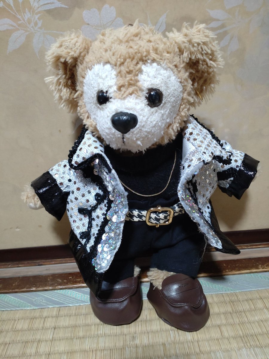 rainbow4ever_u's tweet photo. ふぉ〜ゆ〜　辰巳雄大くん
「S.O.D.A」　　　2022.1.6 完成

チェーンステッチで模様を再現、襟と前の合わせの所は別のスパンコールを縫い付けてます。
ネックレスとベルトも付けた♪

型紙　ことろさん(@cotoro_net)をお借りしました！ https://t.co/msmOaK7GHM