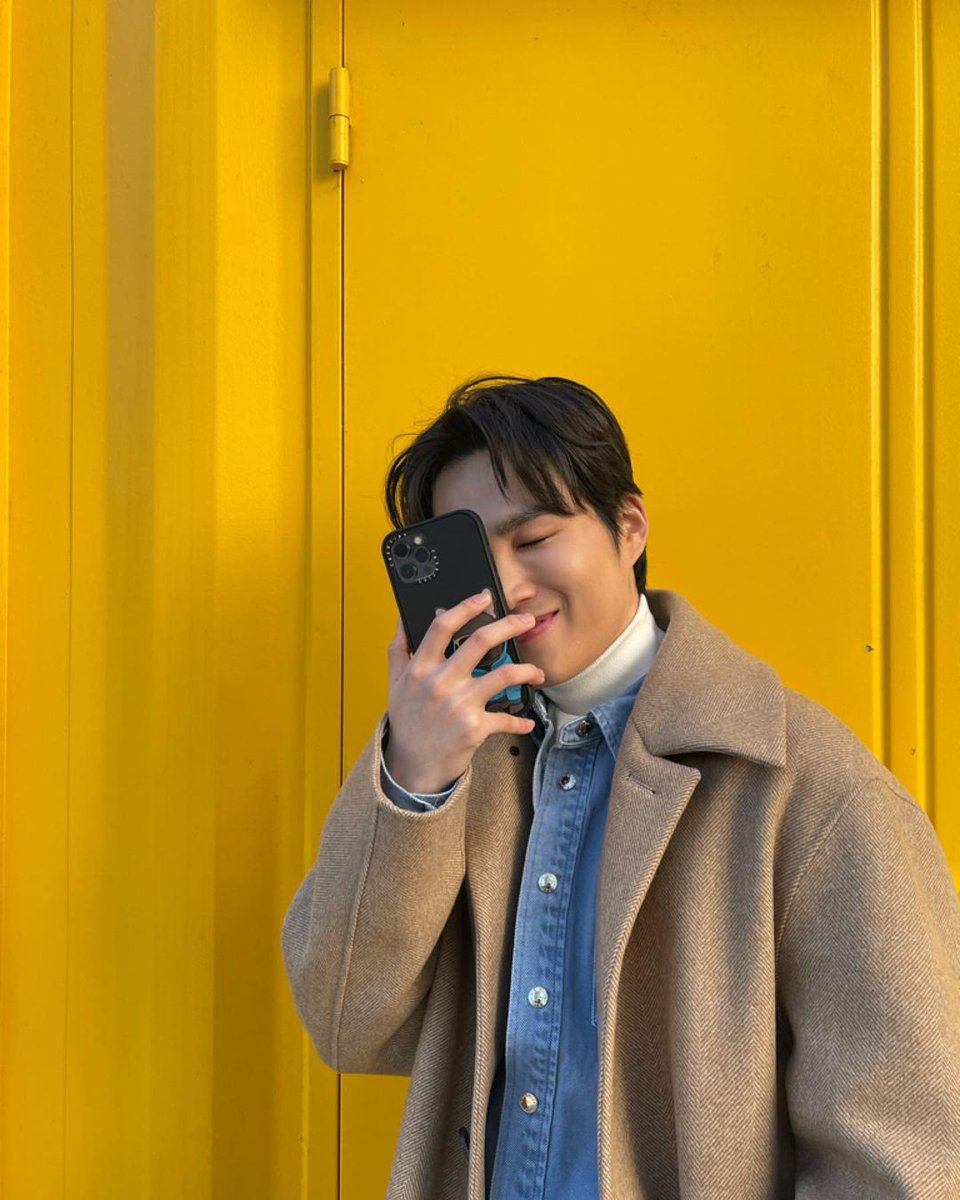heejae_one_IG's tweet photo. 220226 #김희재 인스타그램

희랑 주말인데 뭐해요?
이제 곧 봄이 오려나봐요~🧡

그래도 저녁에는 추우니까 꼭 따듯하게 옷 챙겨 입기🥰

#김희재 #kimheejae #金熙栽
#mbc #지금부터쇼타임 #촬영중

🔗 https://t.co/HAU55blUdv https://t.co/aUwoRwU7cS