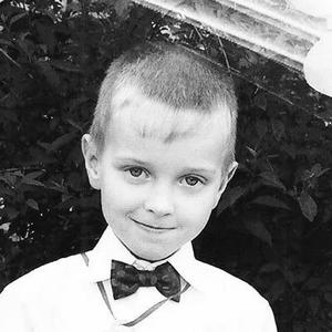 AnnZolotoeRuno's tweet image. 16 08 2014 
Сергей Пивень, 6 лет
С отчимом, Сергеем Булыгиным погиб в результате артиллерийского обстрела украинскими военными города Ждановка (ДНР). В результате обстрела ранены мать, Светлана Козырь (лишилась руки) и сестра, Александра Пивень, 10 лет, (ранение бедра).