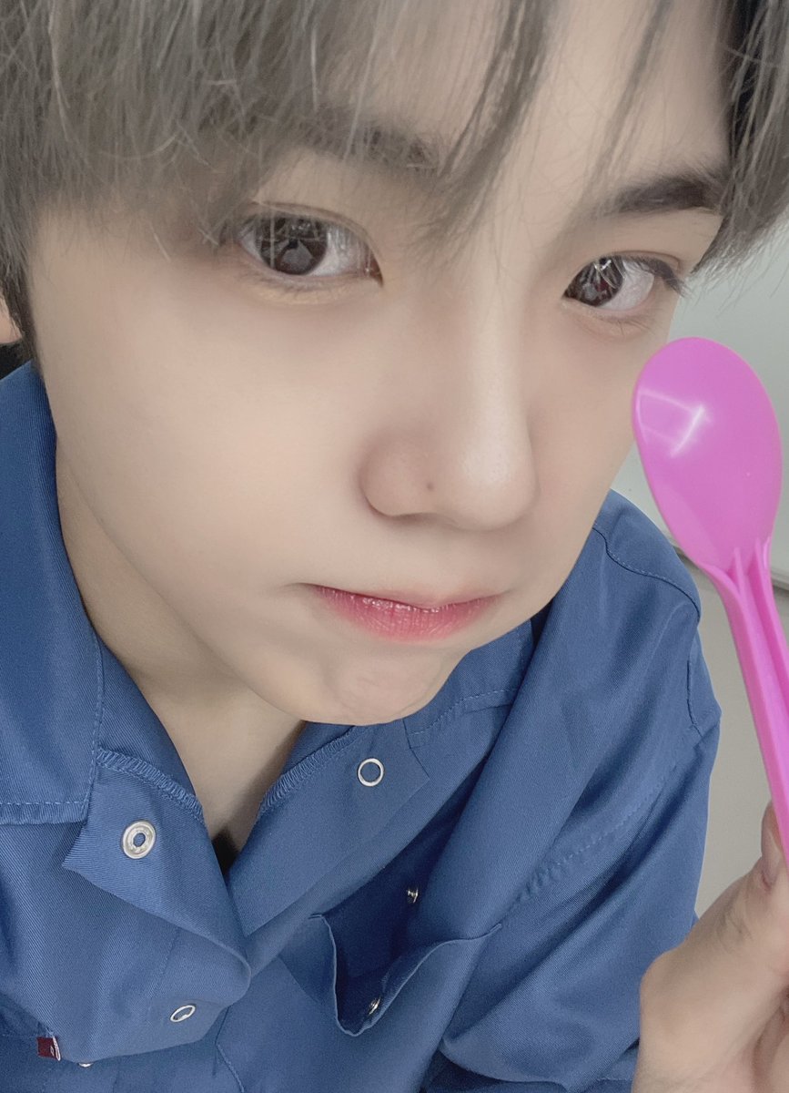 AHNLOOKS's tweet photo. lil pout https://t.co/SfJaKhhK9b