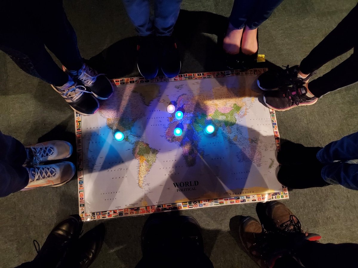 WallingtonGG's tweet photo. 4th South Wallington #Guides &amp; #Rangers created the London Eye out of single use plastic &amp; recycling, before writing letters to politicians asking for changes to help the planet &amp; renewing their promises. #WorldThinkingDay @GuidingGLW @Guiding_LaSER @4thSWallington https://t.co/NeeEGYgEvs