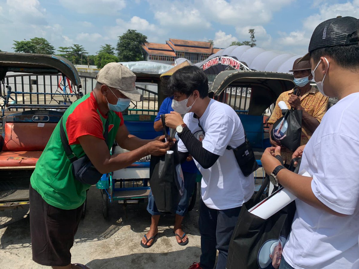 Irfankholil2's tweet photo. Bersama ayah Ganjar Indonesia lebih baik lagi deklarasi Jateng Ganjarmilenialcenter @GanjarMilenial_ 
#deklarasigmcjateng 
#deklarasigmcjateng 
#deklarasigmcjateng https://t.co/nOxlrB1Iyo