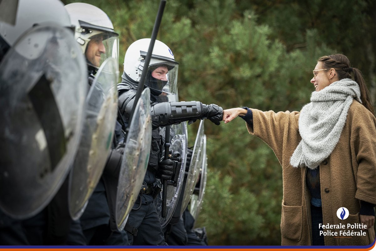 federalepolitie's tweet image. Genegotieerd beheer van de openbare ruimte vereist een inspanning van wederzijds respect van zowel de politie als de burgers #wederzijdsrespect

#potw #fotovandeweek #politie #federalepolitie