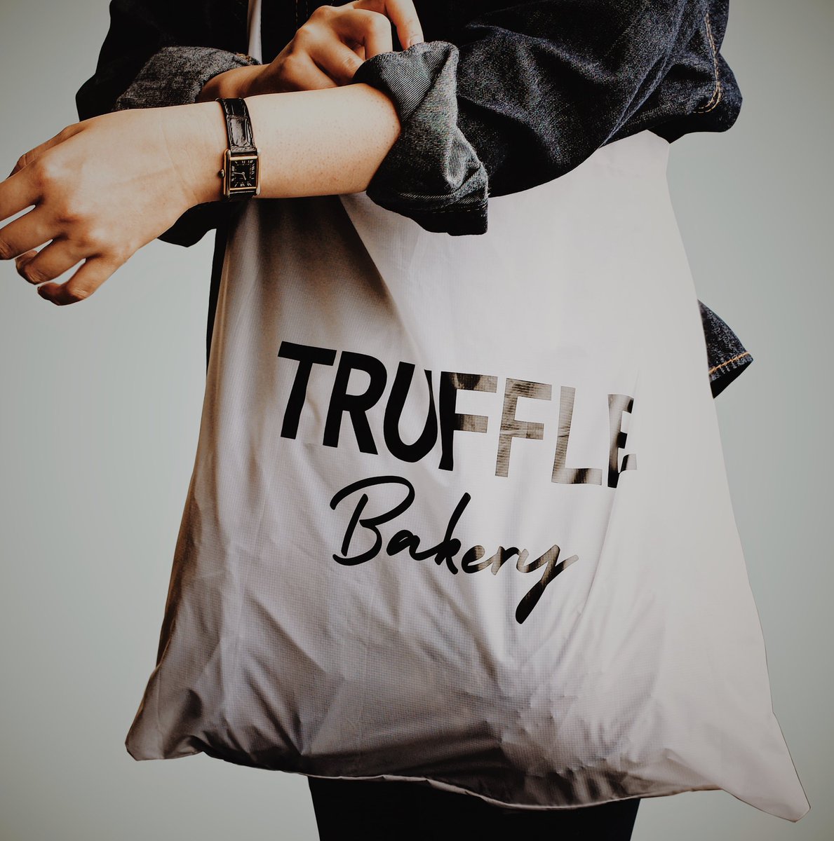TruffleBakery's tweet photo. お買い物に使えるエコバッグも推奨中！ロゴ入り折り畳みエコバッグも販売しておりますので是非ご利用ください🌱🥐アウトドア製品に使用される強い生地且つ軽くて柔らかい素材で使いやすいです！　#sdgs #トリュフベーカリー #trufflebakery https://t.co/uK14L5bgA5