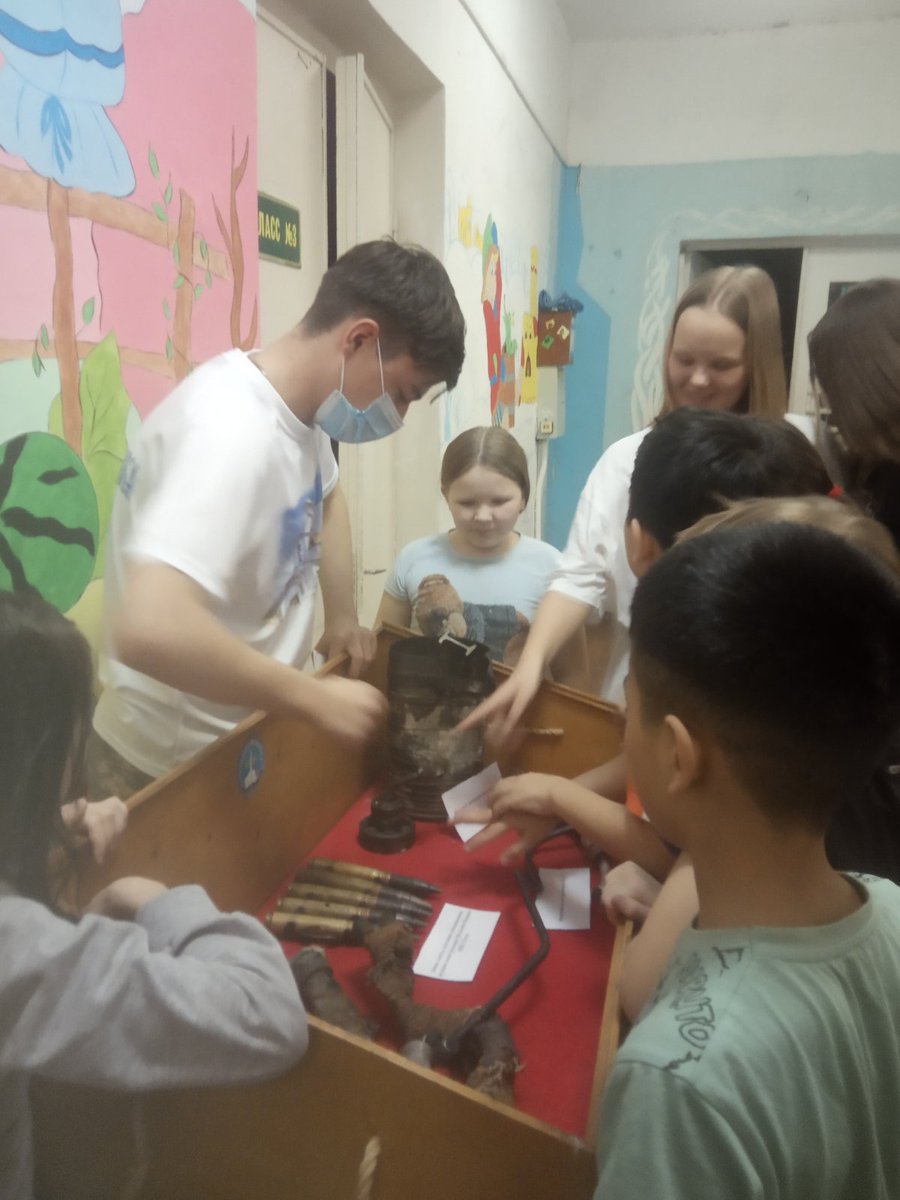 В рамках федерального проекта "Патриотическое воспитание граждан РФ" нац. проекта "Образование" 24 и 25 февраля активисты ПО "Резерв" ГБОУ ООШ № 2 пгтСмышляевка провели презентационные мероприятия Всероссийского проекта "Живём в поиске"<a href="/pu_monso/">Поволжское управление МОиН СО</a> <a href="/Volzhsky_adm/">Администрация Волжского района</a>