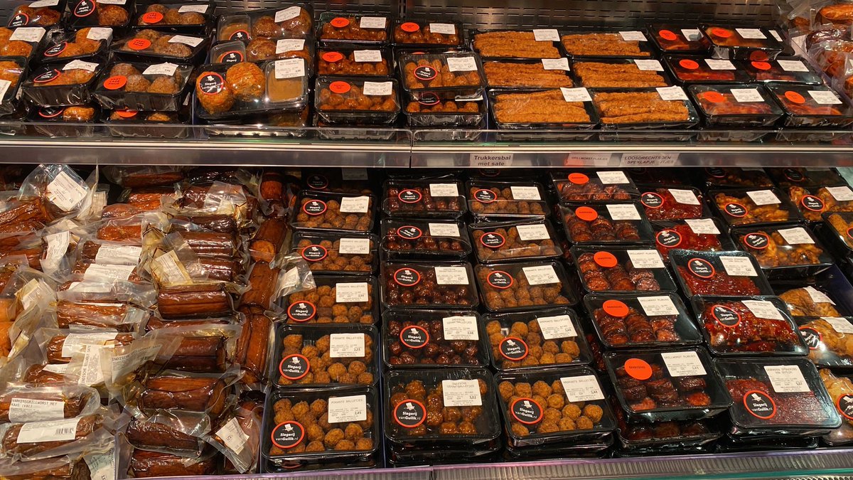 Onze toonbank is weer gevuld met allerlei lekkers voor het weekend! 
Verse filet Americain, grillworst, gehaktballetjes, voor ieder wat wils!