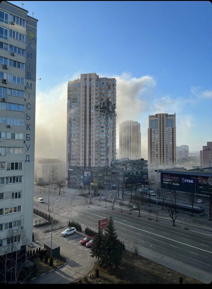 My wife is Ukrainian. The blood of Ukraine runs in my childrens veins. How much more will it take before the West opens its eyes to the very real threat of the Putin regime. Act now. #StopRussia #StandWithUkriane