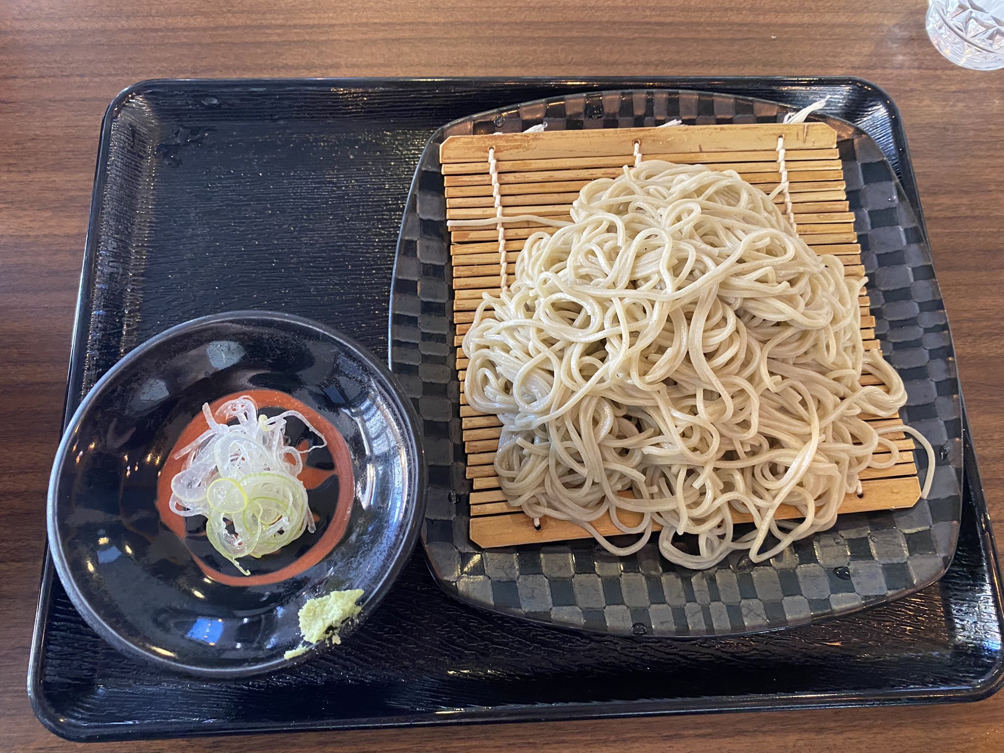 Wave 麺 まぐろ尽くし まぐろ胃袋の湯引き カマトロのレア天ぷら 天然の生本まぐろ刺身とすき身の丼 せいろ ならや 池袋 初めて食べる鮪の胃袋 塩もみし1時間ほど茹でて下処理をしたとのこと 食感がよく 日本酒に合いそうな一品 丼の