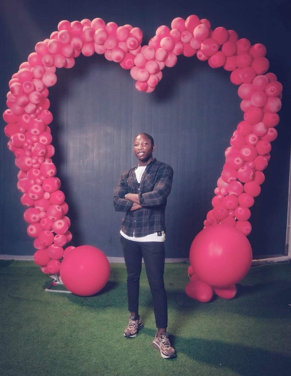 pHlawlessMuzik's tweet image. Happy birthday 🍾🎂🎁🎊🎉
Ma number ☝️sound enginneer for TS. 
U really making pple hear abt we de young bloods. More grace, more life and more cash 💵💴💶
#happybirthday #busyTonight #phlawlessyungBoi