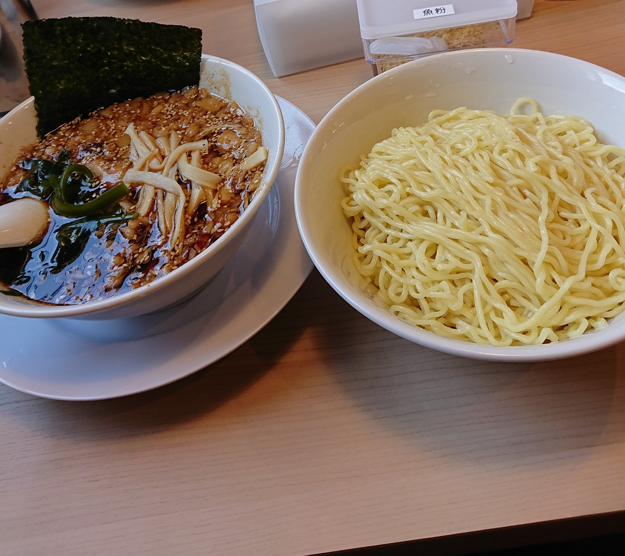 تويتر ワンコロモノ على تويتر 皆様 何時も美味しそうなラーメン等 ありがとうございます 只今ラーメン行けない為過去訪問分 昨年 ラーメンいしい さん 竹岡つけ麺 無料背油 つけ汁 麺 半チャーハン T Co Vogspw0pzl