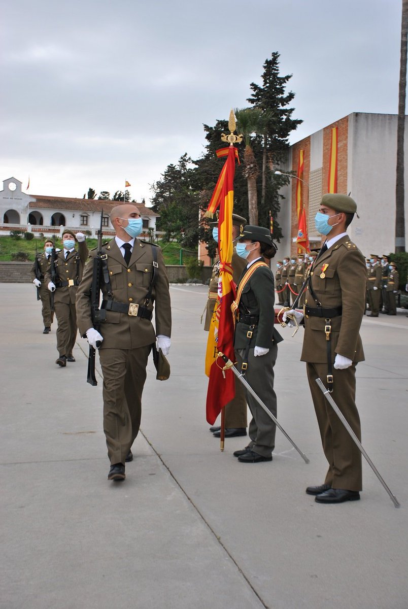 MADOC_ET's tweet image. #BuenosDías, treinta y un alumnos del #CEFOT2 #Camposoto realizan el juramento o promesa ante la bandera 🇪🇸 que por diversos motivos no pudieron participar junto a sus compañeros en la ceremonia el día previsto. 
#SanFernando 
#Madoc25Años