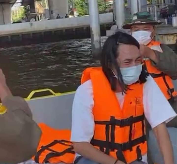 Yellow_sticker's tweet photo. This man never left, he always waited there. For once she experienced true love, a good love that made her felt loved. But her time was short. 
Temporary happiness is a happiness too. 💔

Stay strong and may God bless you.

#แตงโม https://t.co/kJA3a960Nu