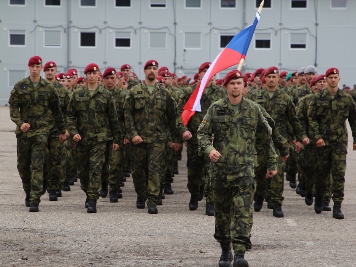 BREAKING: 

Czechia just decided to send machine guns, sniper rifles,handguns and ammunition worth EUR 7,6 mln to Ukraine. 

Unlike Germany, the Czechs aren’t afraid of entering Ukraine as the Czech Defense Ministry will provide immediate transport to any place chosen by Ukraine.
