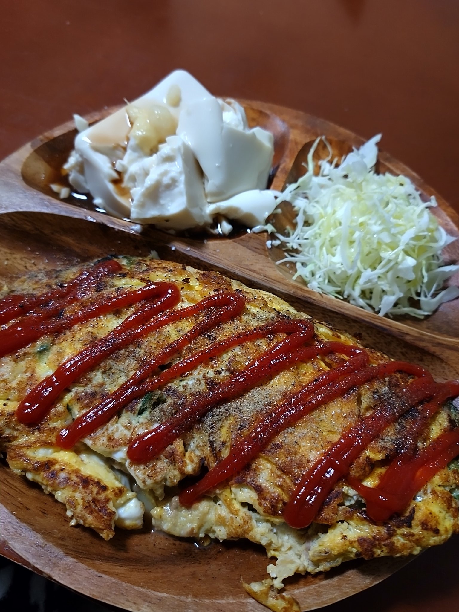 韶 ｱｷﾗ ダイエット2日目 朝は揚げ物とか食べちゃったから夜はオムレツ ﾉ ひき肉 玉ねぎ ほうれん草入れたー キャベツはオリーブオイルと塩で食べました ㅅ 豆腐は猫パンチくらってぐちゃぐちゃです 笑 T Co Byqnilqcyf Twitter