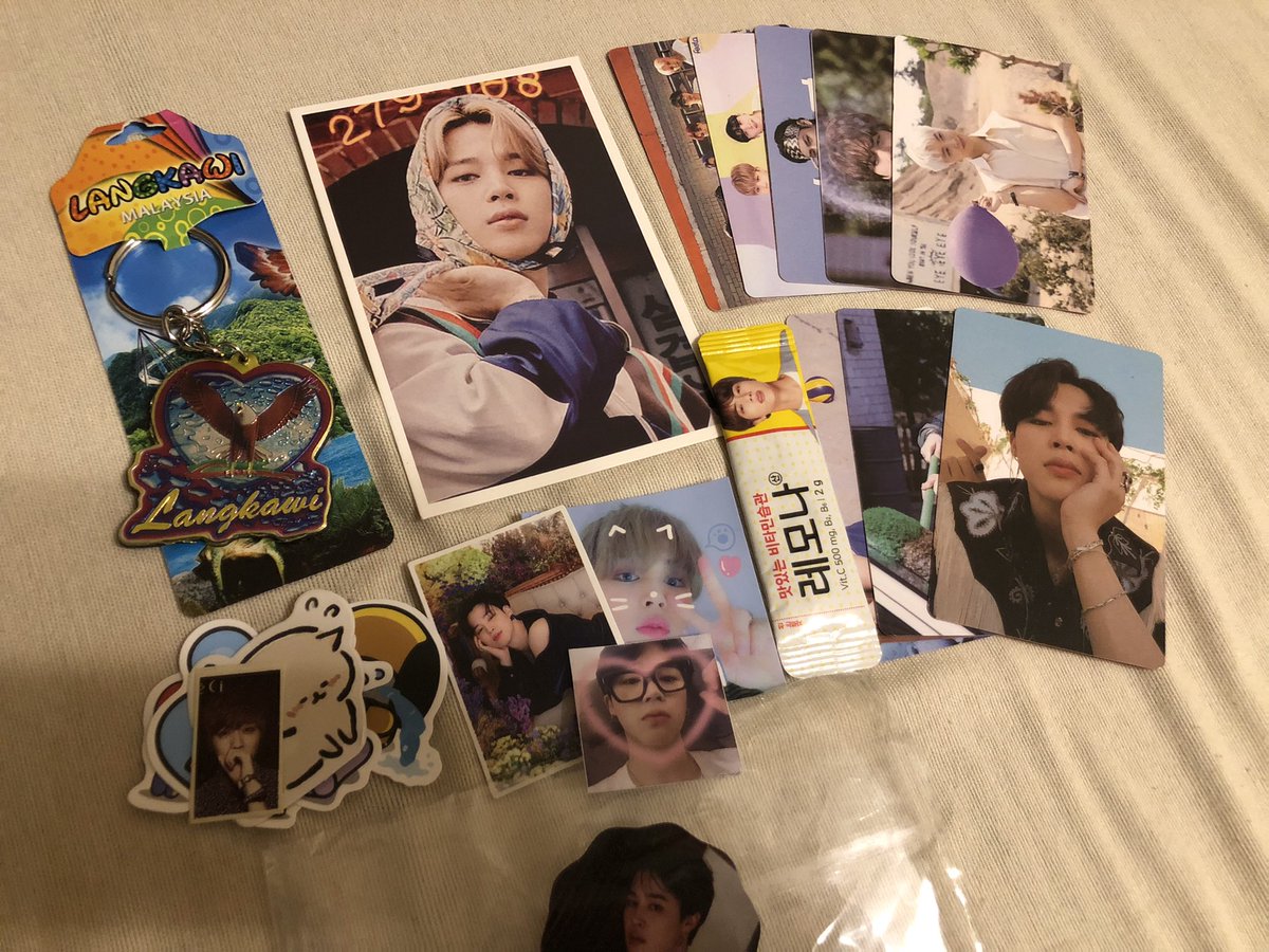 alacarteshope's tweet photo. My jimin has arrived safely thanks to @7brokemen💞 A seller with a great attitude and very nice to deal with! And thank you for the cute freebies hahah I LOVE IT SO MUCHHH💓 https://t.co/Zaj1Yp7yZO