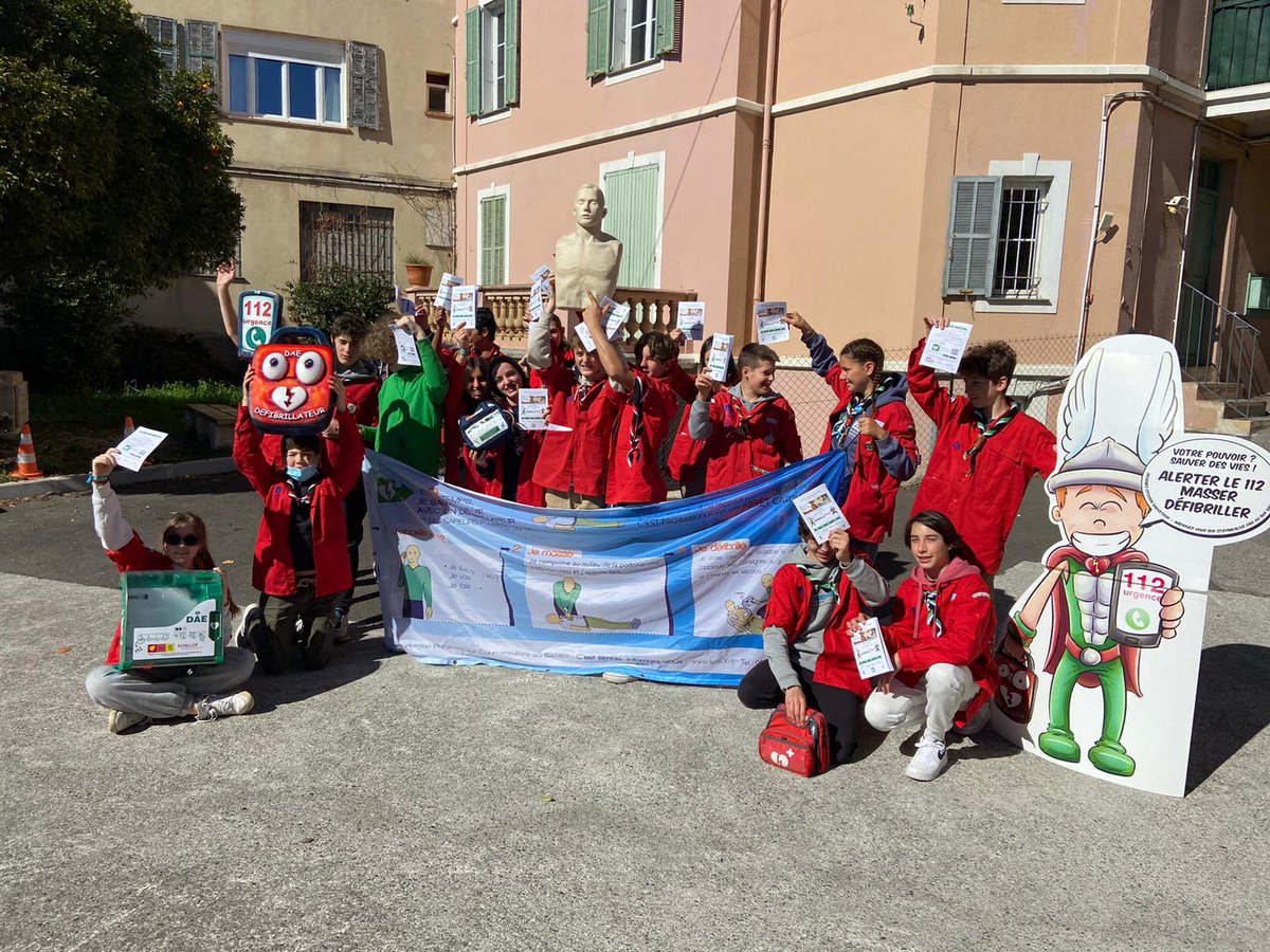 DefibrillaTHOR's tweet image. Aujourd’hui les scouts  @villedevence et de Cagnes-sur-mer ont rencontré DefibrillaThor06, voilà maintenant une vingtaine de nos jeunes devenus amis de notre mascotte… mais surtout nouveau potentiel maillon fort dans la lutte contre l’arrêt cardiaque. Bravo à eux 👏