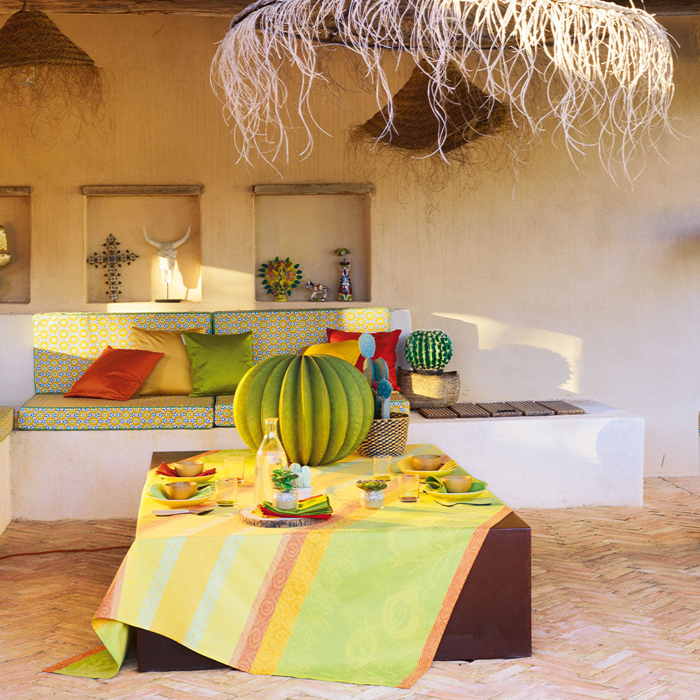 YvonneEstelles's tweet image. From the Garnier Thiebaut Spring 2022 Collection -- Mille Riviera Provence brings you a breath of sunshine from Provence - buff.ly/3K2qGL5. #yvonneestelles #linenstore #frenchlinens #tablecloth #finelinens #luxurylinens #linenshop #homedecor #diningalfresco #provence