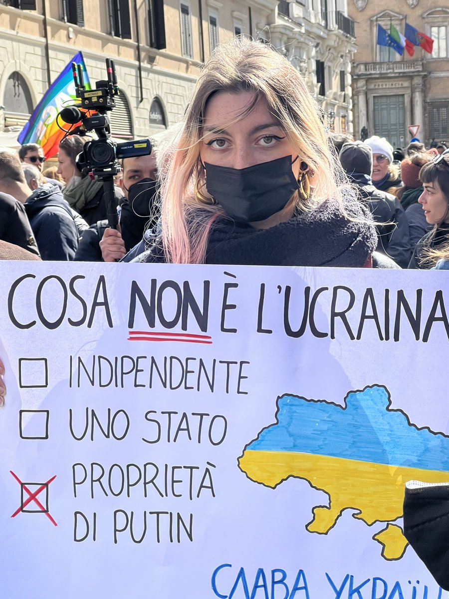 lom_boh's tweet photo. Piazza Santi Apostoli, Rome.
Today, united for #peace.

#UkraineRussiaWar #Zelensky #StandWithUkriane #Ukraine #Roma #putin https://t.co/8YshiaBy6G