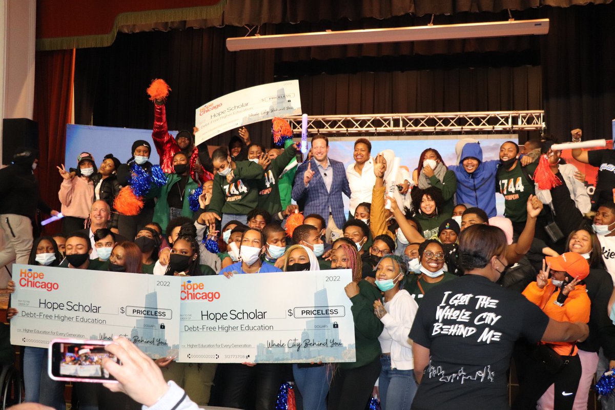 CPSNetwork16's tweet photo. Week of 2/22/22 in #Network16!!!
2 APs became principals!
2 #ULBGC Youth of the Year!
2 leaders moved up!
2 #HopeChicago Schools!
Never too much joy!!! #HopeisReal https://t.co/Z766wvW3a8