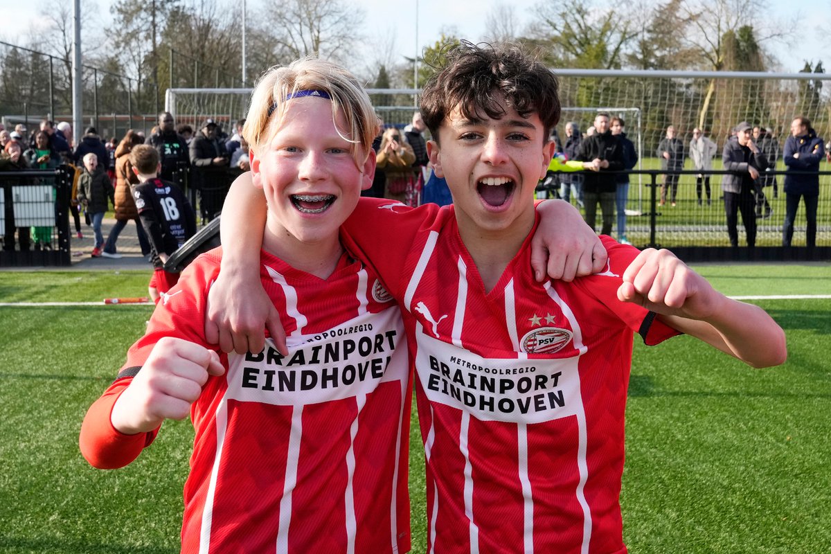 PSV's tweet photo. Daar is de volgende: ook PSV O13 = 𝗪𝗶𝗻𝘁𝗲𝗿𝗸𝗮𝗺𝗽𝗶𝗼𝗲𝗻! 🏆

#PSVAcademy https://t.co/xlwSPreBkg