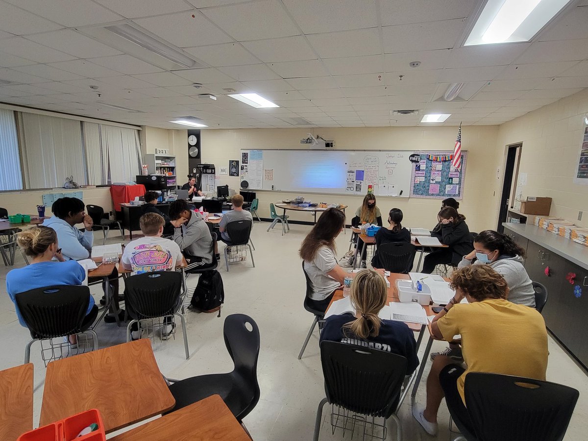 These Bulls are attending Saturday Academy this morning, prepping for the SAT this week. Practice makes perfect Bulls! Thank you Ms. Wade, Ms. McAlister, and Mr. Falbo for getting our students ready! <a href="/BloomingdaleSHS/">Bloomingdale SHS</a> <a href="/HCPS_Snyder/">Thomas Snyder</a> GO BULLS! 🤘🏽