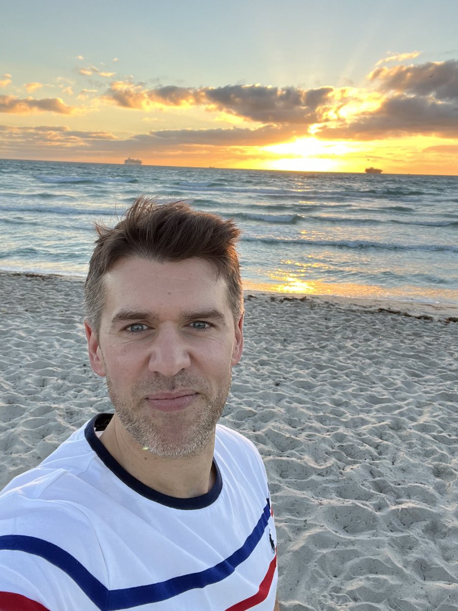 RossMcSkimming's tweet photo. Beat the sun up, that day one time difference will get you 🧟♂️😂 Awake at 4am #bubbleboatffc #whatdayisit @Flyfishclub https://t.co/pcQdYOBguR