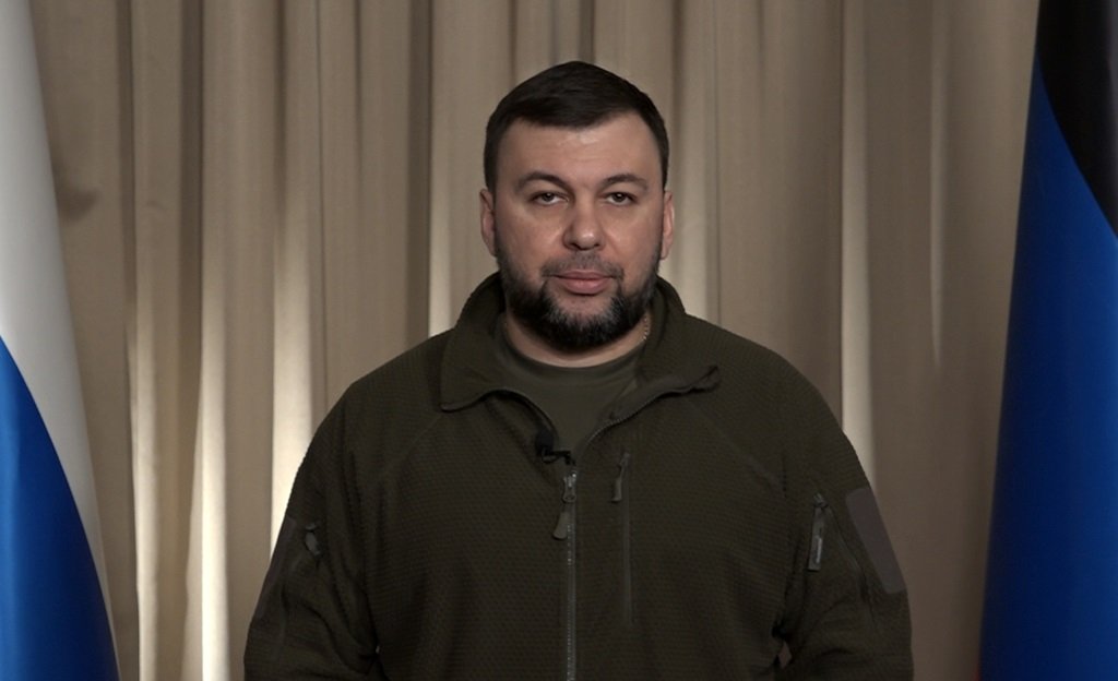 По данным разведки Донецкой Народной Республики, украинские вооруженные формирования в ближайшее время планируют совершить массированные обстрелы из «Градов» и другого тяжелого вооружения жилых кварталов Краматорска, Славянска, Артемовска,ти т.д.
denis-pushilin.ru/news/ekstrenno…
