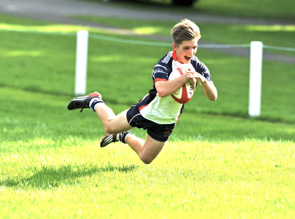 🏴󠁧󠁢󠁷󠁬󠁳󠁿🏉 Another memorable day for Llandovery College as ex pupil Harry Randall starts as No 9 for England in their 6 Nations game against Italy.🏉