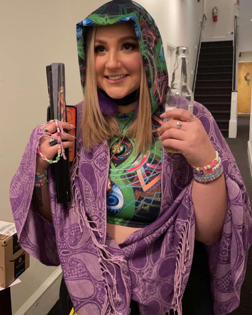juliadaaank's tweet photo. the fractals tour was nuttyyy 😵‍💫 and i got to squeeze my bb @bredzofficial 🥺💚 @Subtronics love you so much what a hometown show 🤯 thank you for what you do king. https://t.co/Qin3khaOl0
