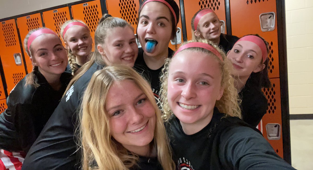 Isabell_Neal04's tweet photo. To our 5 seniors, you really made something special, our team was one, you made every practice so enjoyable and you built us up and set a bar that will continue to go up! Thank you for all the laughs and memories that I’ll cherish forever. I love you all!! https://t.co/0vPoG72exF