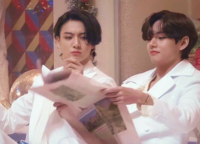 #taekook short au

• AMORIS •

Cuma kisah rumah tangga dua insan yang saling mencinta. Atau lebih tepatnya kisah si mantan ketua geng motor yang udah tobat, Kim Taehyun9 bareng suami manis galak nya. Jeon Jungko0k

"Lebih takut Jungko0k gue mah, ketimbang begal." —Thv