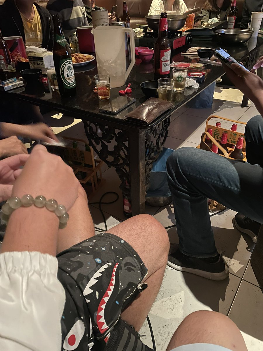 角落的風景
是怡然自得
是寂寞滄桑
是我在靠腰