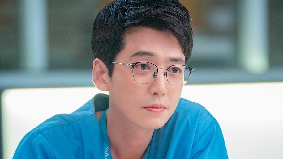 JungKyungHoBR's tweet photo. 📸| Um tópico seríssimo que eu gostaria de abrir hoje: olhinhos de Kim Junwan.
Como ninguém se propôs a levar ele pra casa e encher de carinho, gente? Maior absurdo de #HospitalPlaylist2 bem aqui. https://t.co/L9i1sBiRix