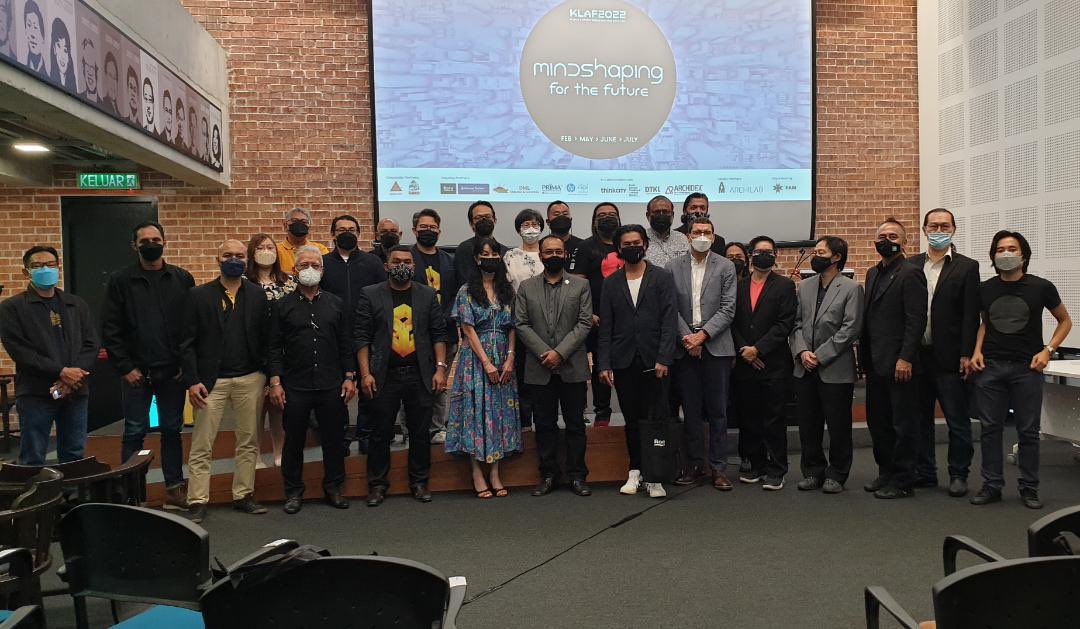 ArRidhaRazak's tweet image. My first gig presenting Blockchain, NFT &amp;amp; Metaverse to the MY Institute Architects at KLAF 22. Lots of good question/ feedback. Also launched the first NGO metaverse by PAM president and convener. Manage to slot in sakaverse &amp;amp; metaforest. 

@seetiverseio @pentas_io @kymioflario