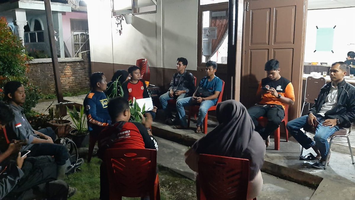 Selamat Malam.
Salam Pramuka UNP.
Alhamdulillah, personil Pramuka Peduli UNP dalam keadaan sehat,  posisi sekarang berkumpul di posko kwarcab pasaman barat. Sambil menyiapkan kegiatan untuk besok hari.
cc <a href="/kwarnaspramuka/">Kwarnas Gerakan Pramuka</a> 
#PramukaUNP #Gempa