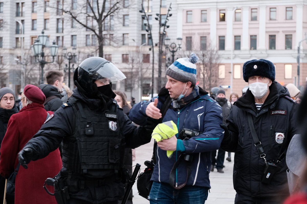Новости дня сегодня в москве видео. Москва люди. Много полиции. Москва много людей. Москва много ребята.